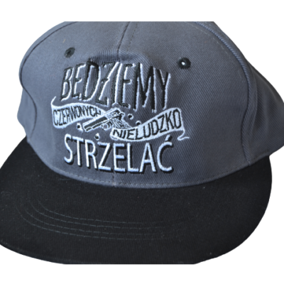czapka z daszkiem strzelać